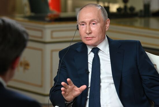 Президент РФ В. Путин дал интервью американской телекомпании NBC