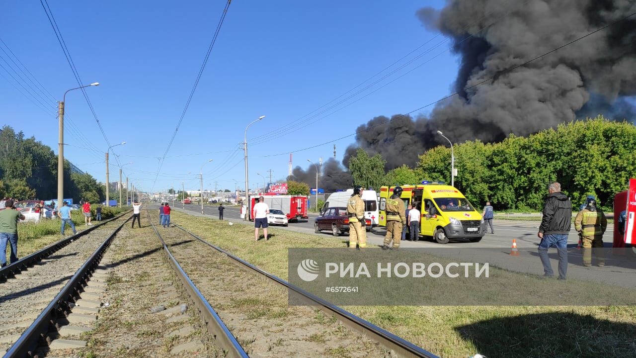 Автозаправка горит в Новосибирске