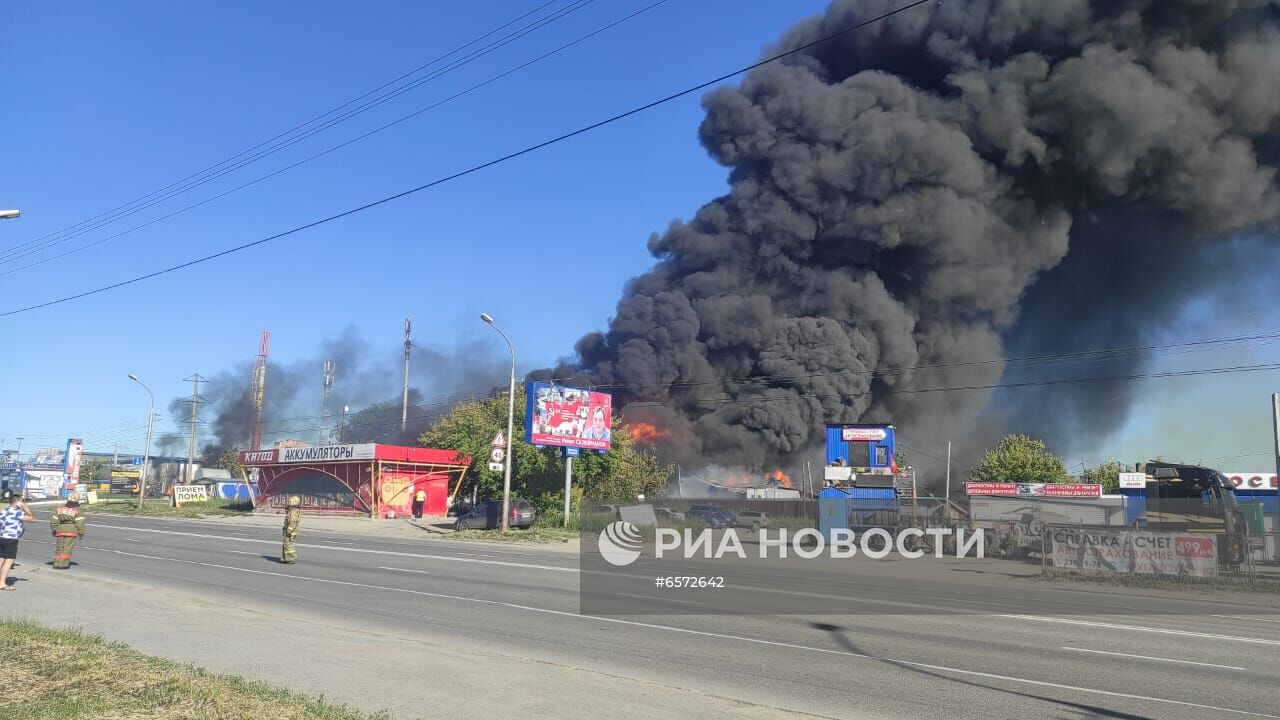 Автозаправка горит в Новосибирске