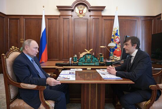 Президент РФ В. Путин встретился с министром просвещения РФ С. Кравцовым