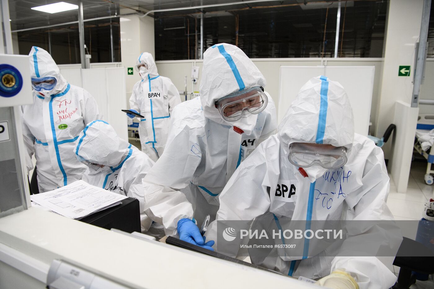 Лечение больных с COVID-19 в резервном госпитале в АТЦ "Москва"