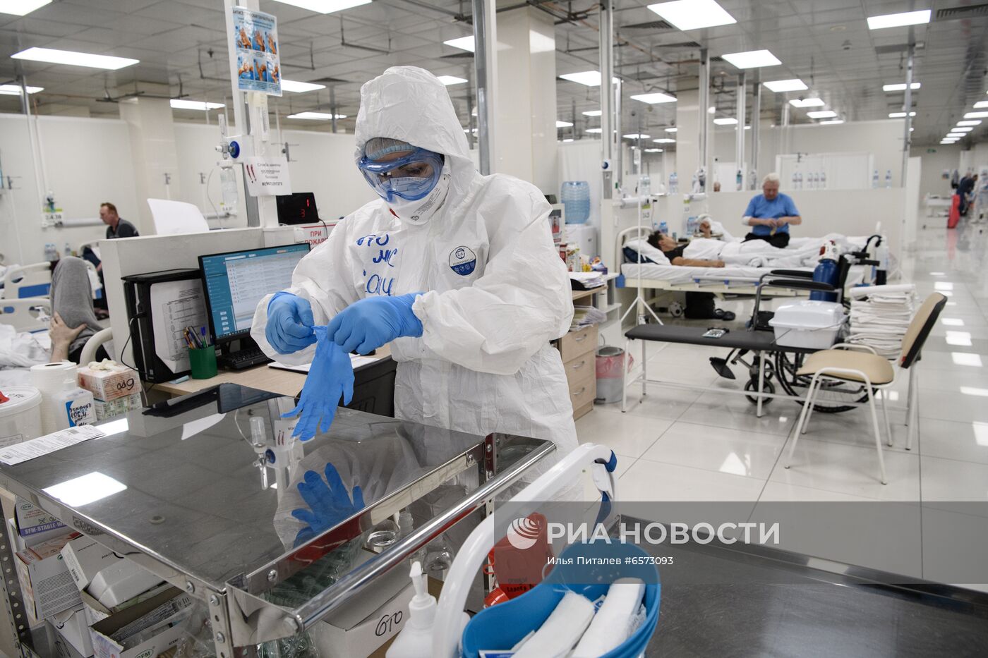 Лечение больных с COVID-19 в резервном госпитале в АТЦ "Москва"
