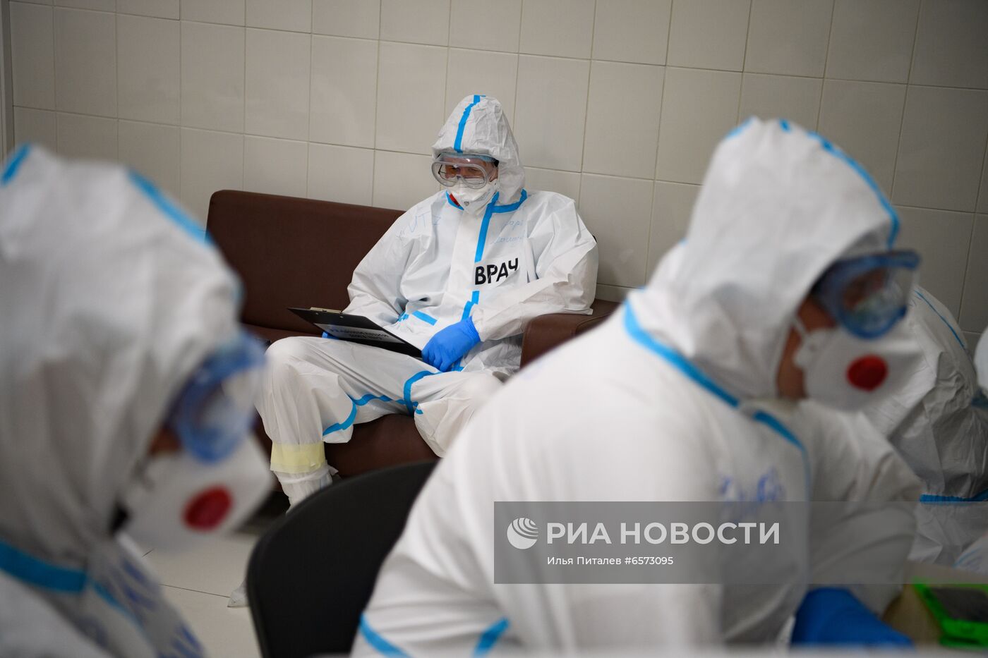 Лечение больных с COVID-19 в резервном госпитале в АТЦ "Москва"