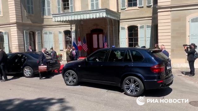 На виллу Ла Гранж прибыла российская делегация, Сергей Лавров и президент Швейцарии
