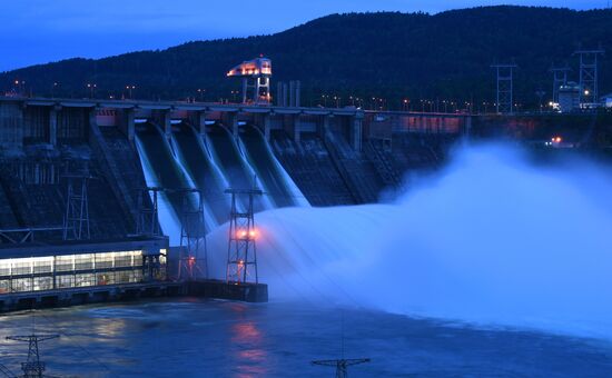 Водосброс на Красноярской ГЭС