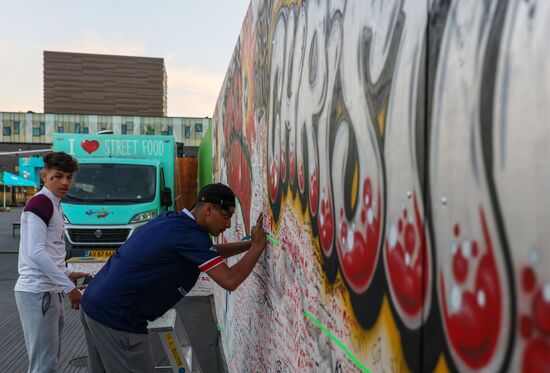 Стена для пожеланий футболисту К. Эриксену в Копенгагене