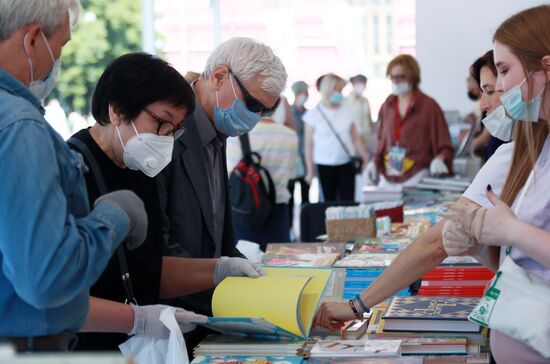 Книжный фестиваль "Красная площадь". День первый 