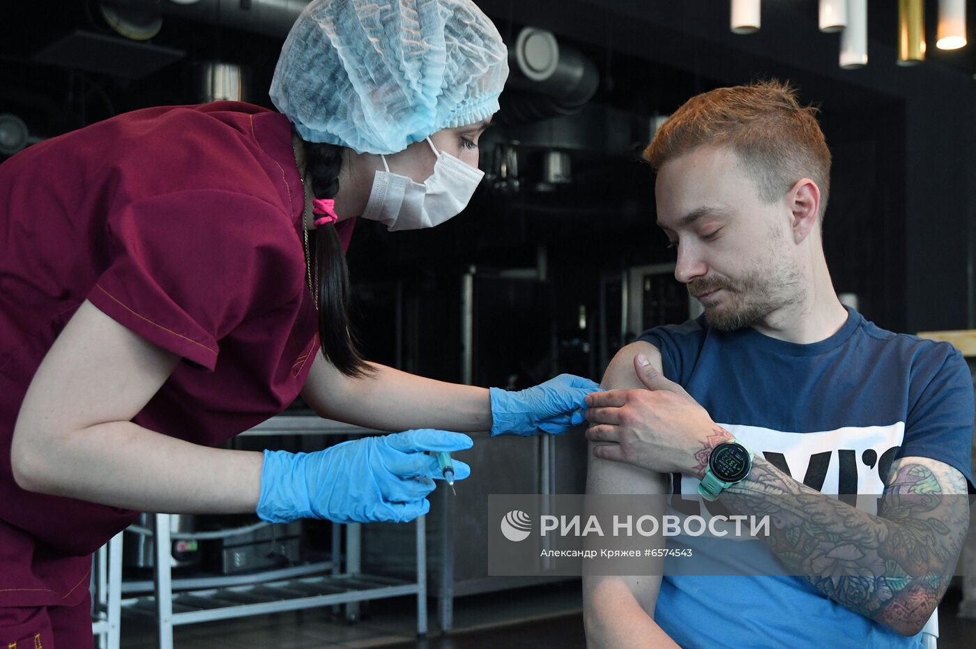 Проведение вакцинации от COVID-19 мобильными бригадами в Новосибирске
