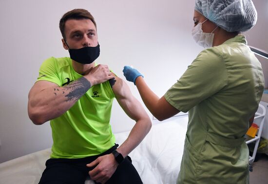 Проведение вакцинации от COVID-19 мобильными бригадами в Новосибирске