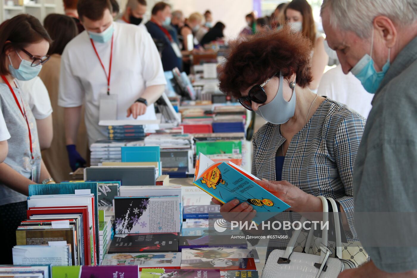 Книжный фестиваль "Красная площадь". День первый 