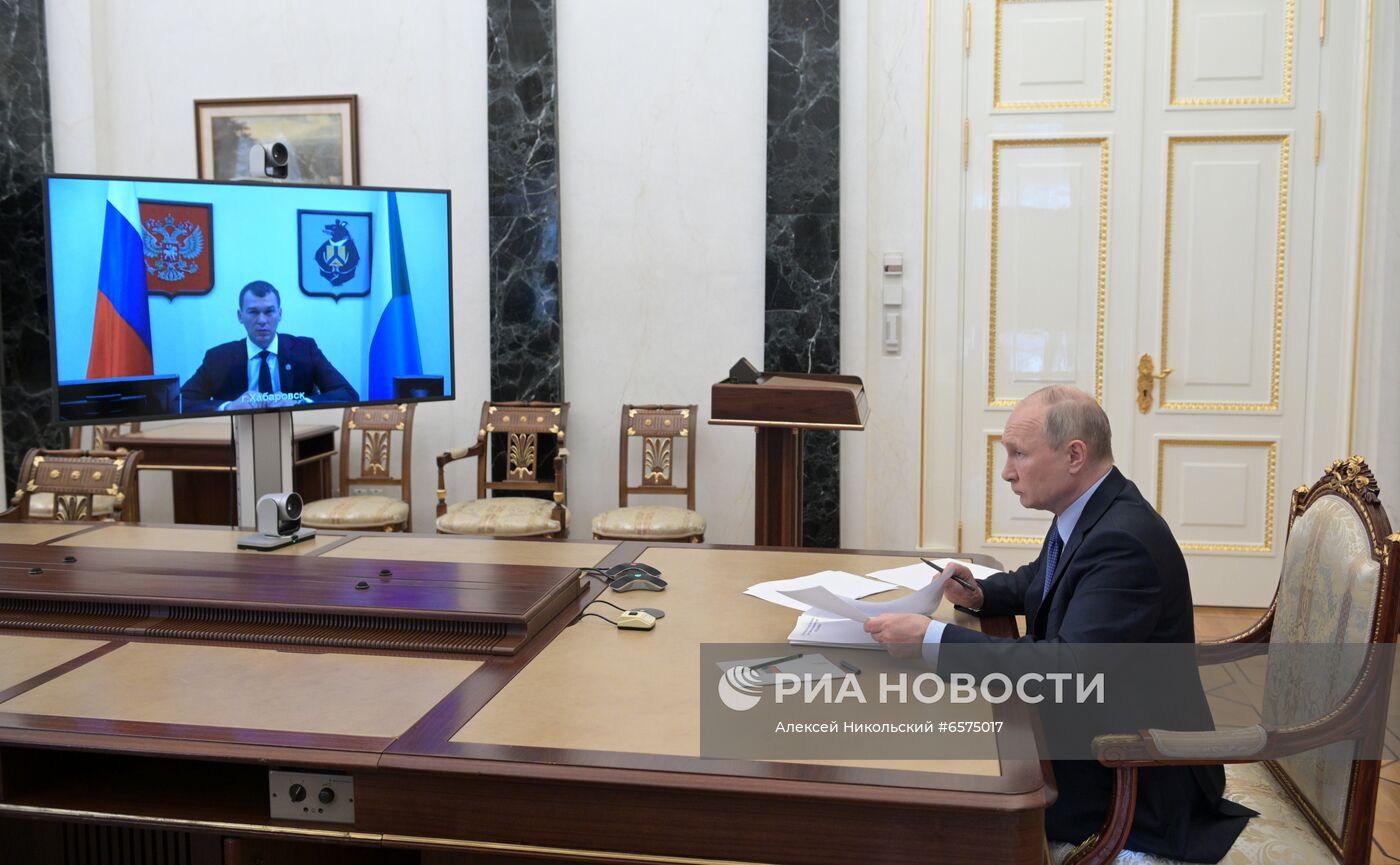 Президент РФ В. Путин встретился с врио губернатора Хабаровского края М. Дегтяревым
