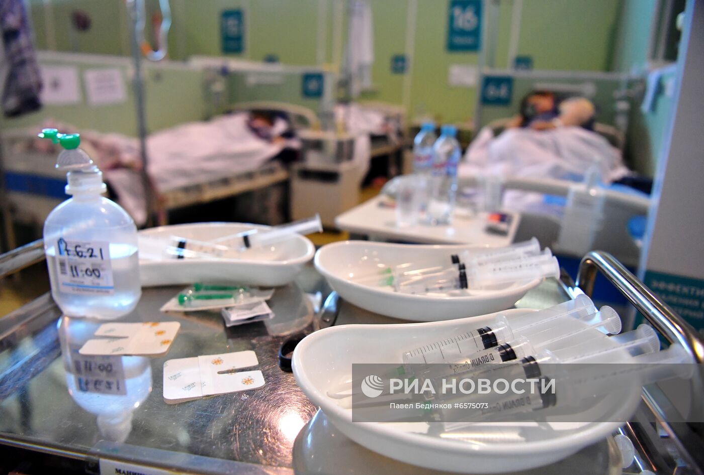 Лечение больных с COVID-19 в резервном госпитале на ВДНХ