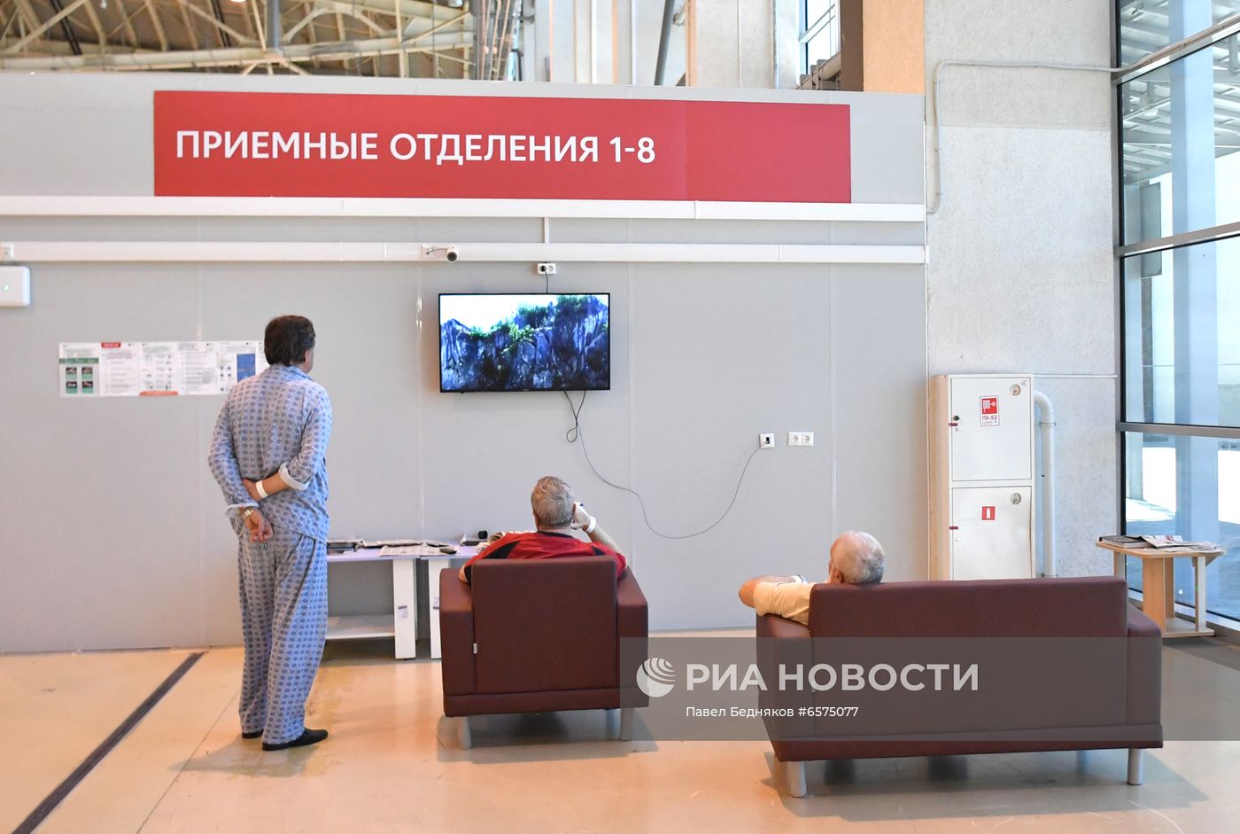 Лечение больных с COVID-19 в резервном госпитале на ВДНХ