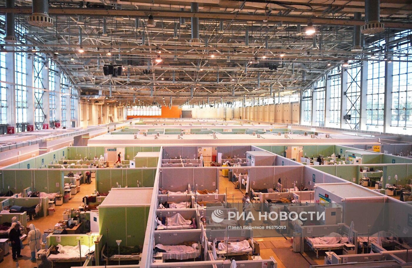 Лечение больных с COVID-19 в резервном госпитале на ВДНХ