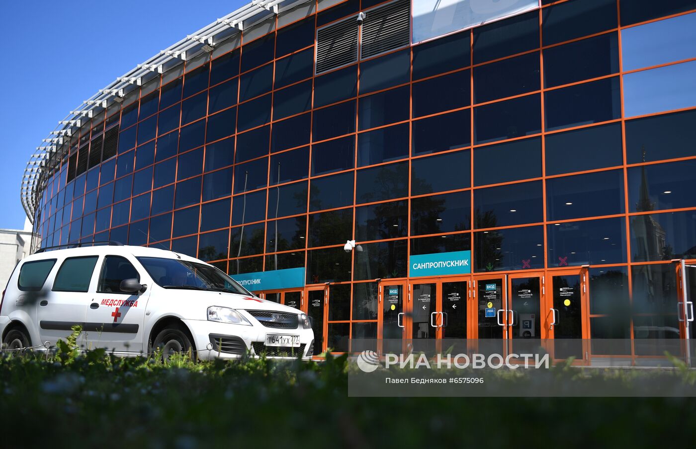 Лечение больных с COVID-19 в резервном госпитале на ВДНХ