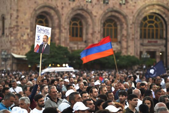 Предвыборный митинг сторонников Н. Пашиняна в Ереване 