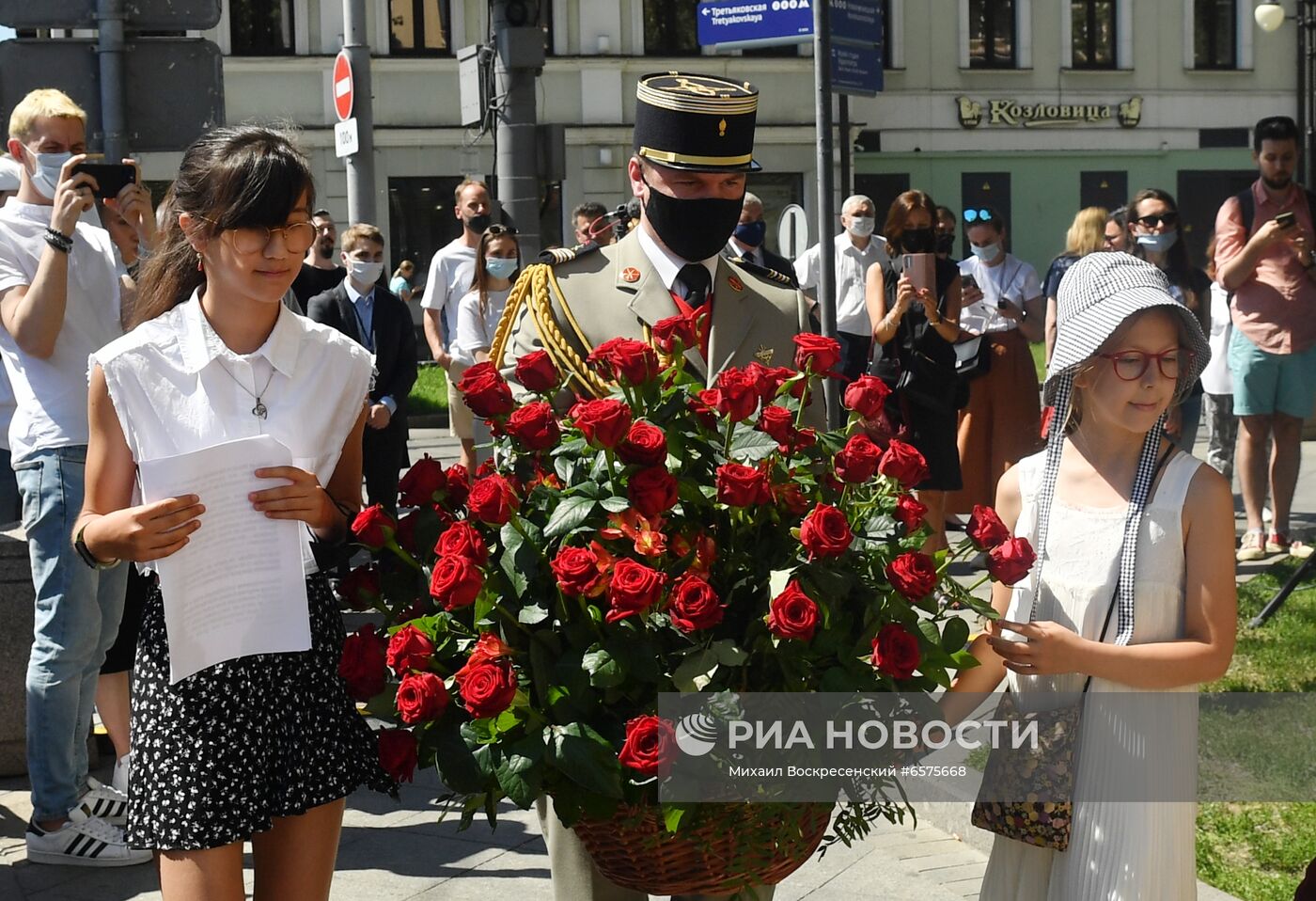 Открытие памятной доски писателю Ромену Гари