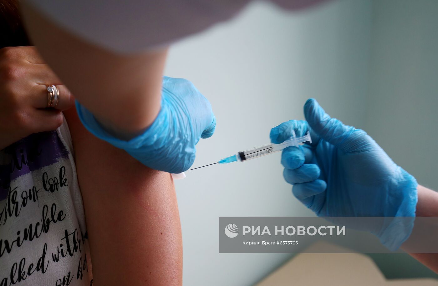 Вакцинация препаратом "КовиВак" в Волгограде