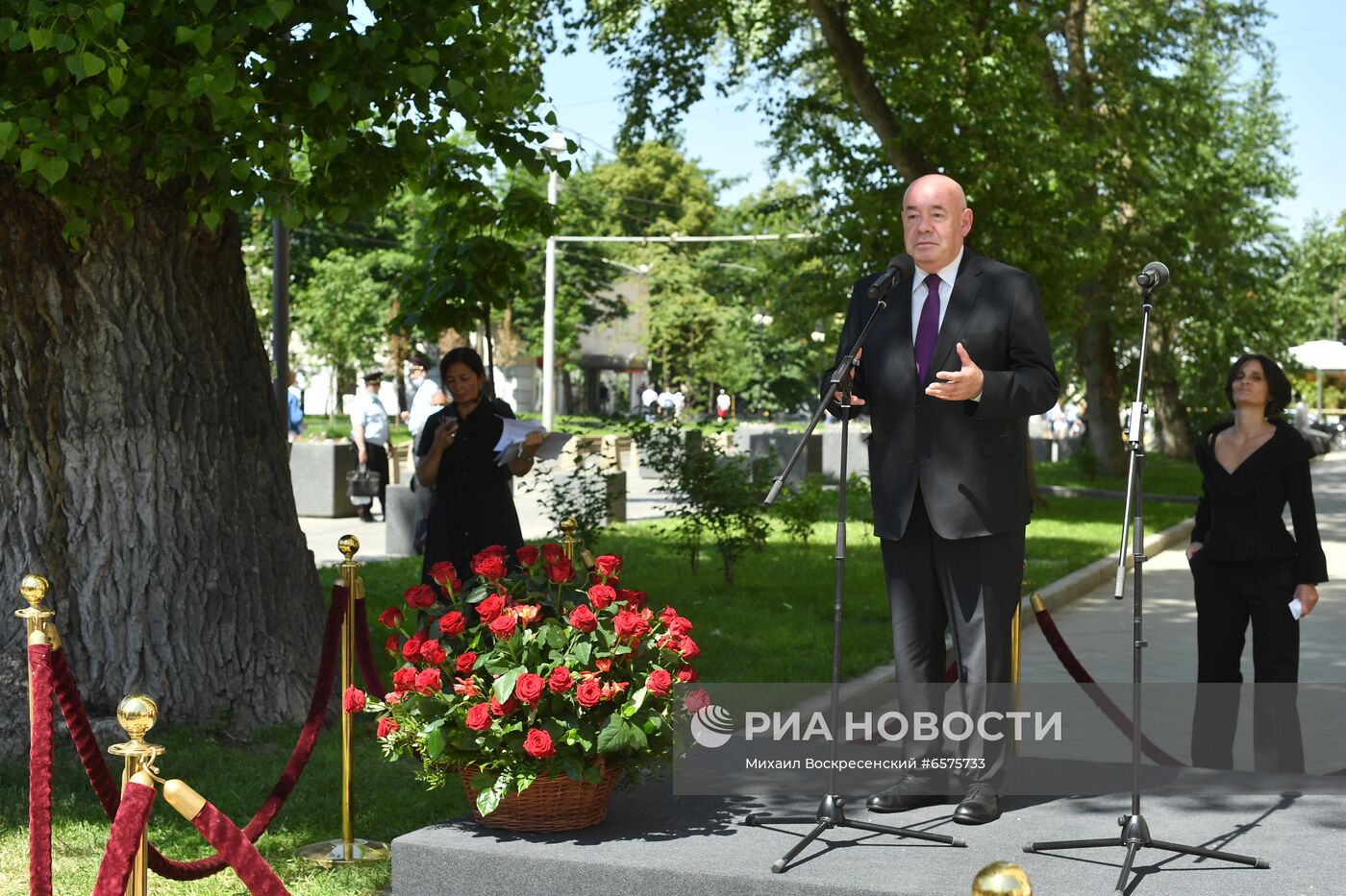 Открытие памятной доски писателю Ромену Гари