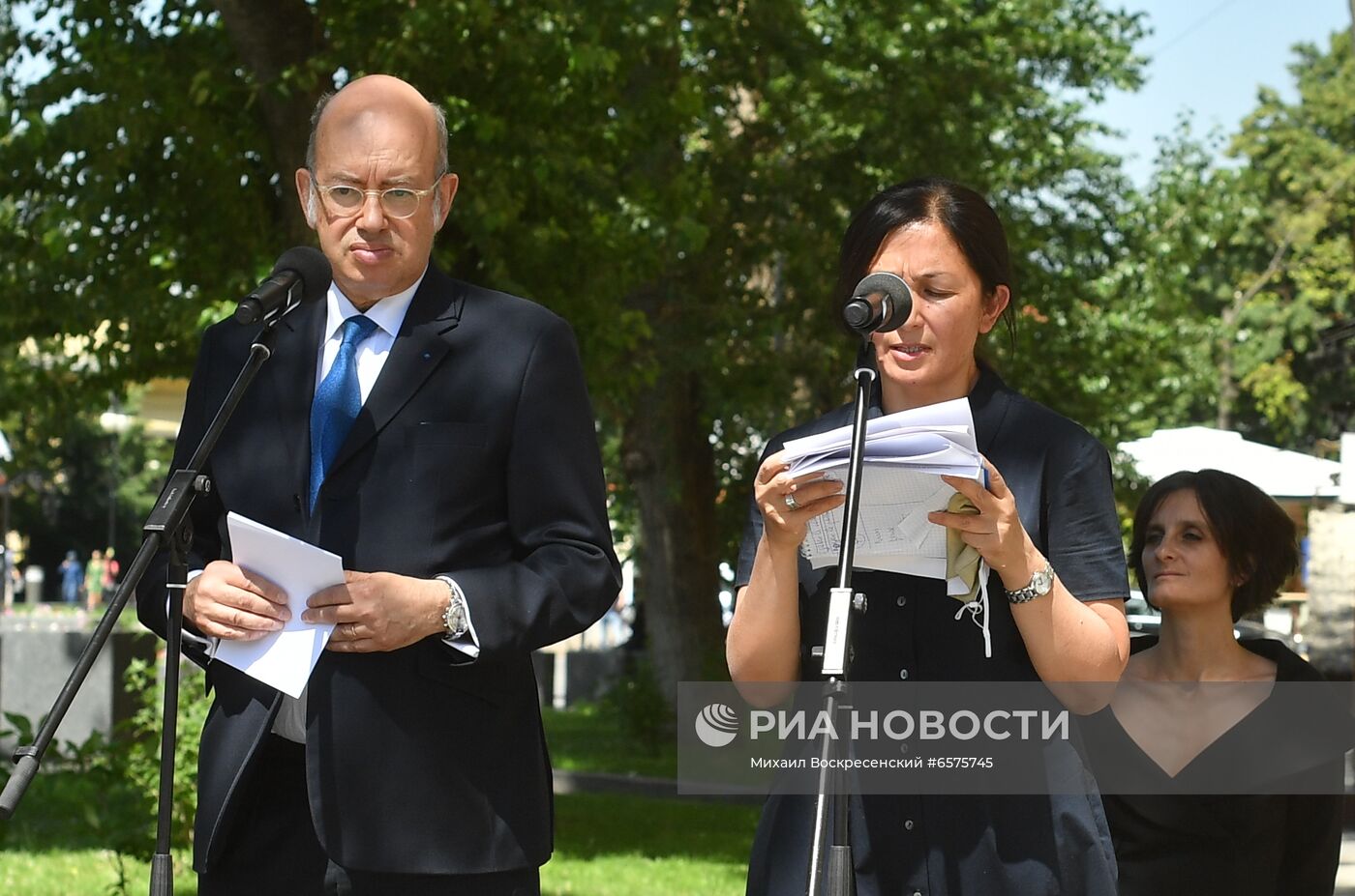 Открытие памятной доски писателю Ромену Гари