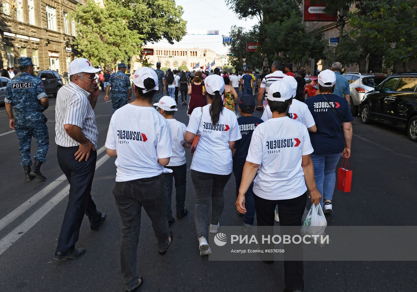 Предвыборный митинг сторонников Р. Кочаряна в Ереване