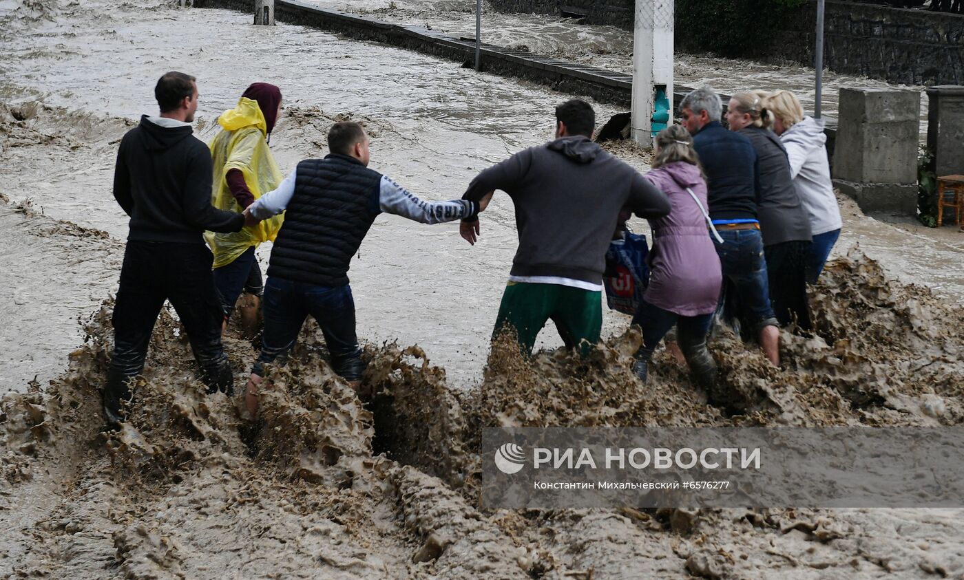 Подтопления в Ялте после ливней