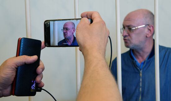  Избрание меры пресечения для депутата М. Резника