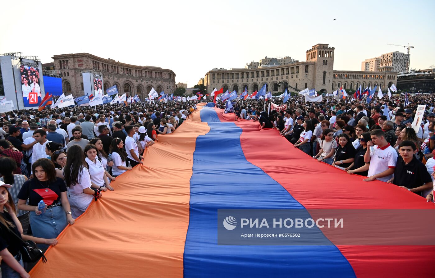 Предвыборный митинг сторонников Р. Кочаряна в Ереване