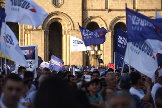 Предвыборный митинг сторонников Р. Кочаряна в Ереване