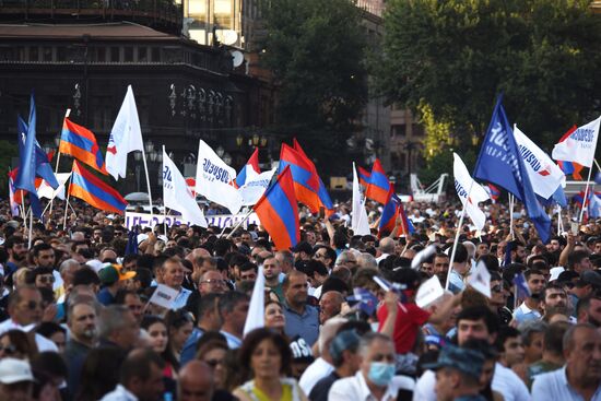 Предвыборный митинг сторонников Р. Кочаряна в Ереване