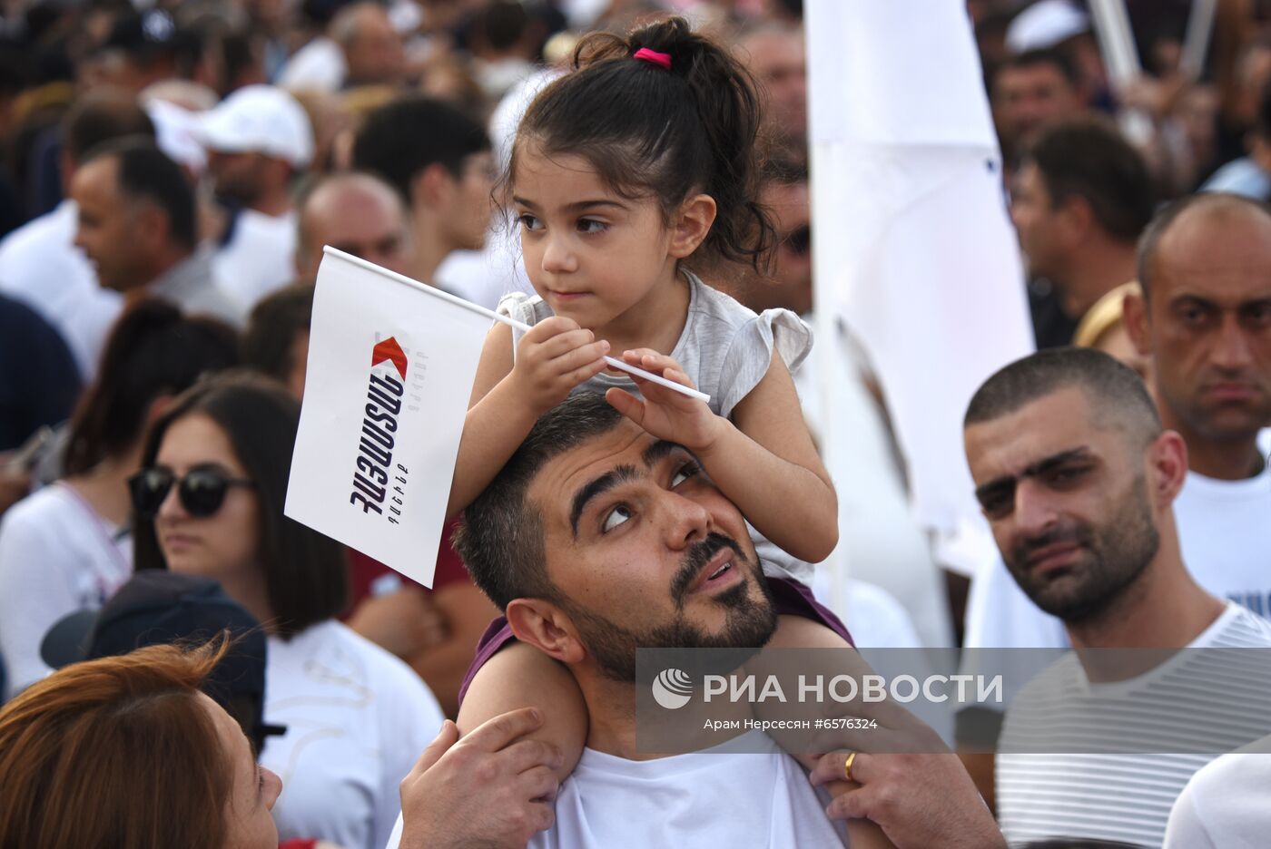Предвыборный митинг сторонников Р. Кочаряна в Ереване