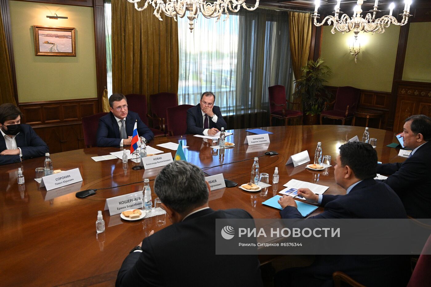 Встреча вице-премьера РФ А. Новака с помощником президента Казахстана К. Бозумбаевым