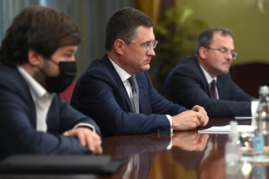 Встреча вице-премьера РФ А. Новака с помощником президента Казахстана К. Бозумбаевым
