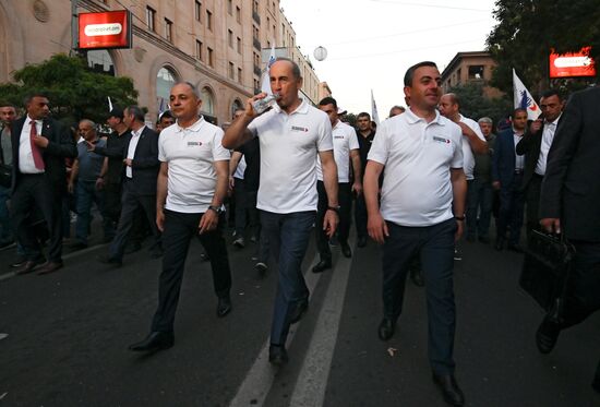 Предвыборный митинг сторонников Р. Кочаряна в Ереване