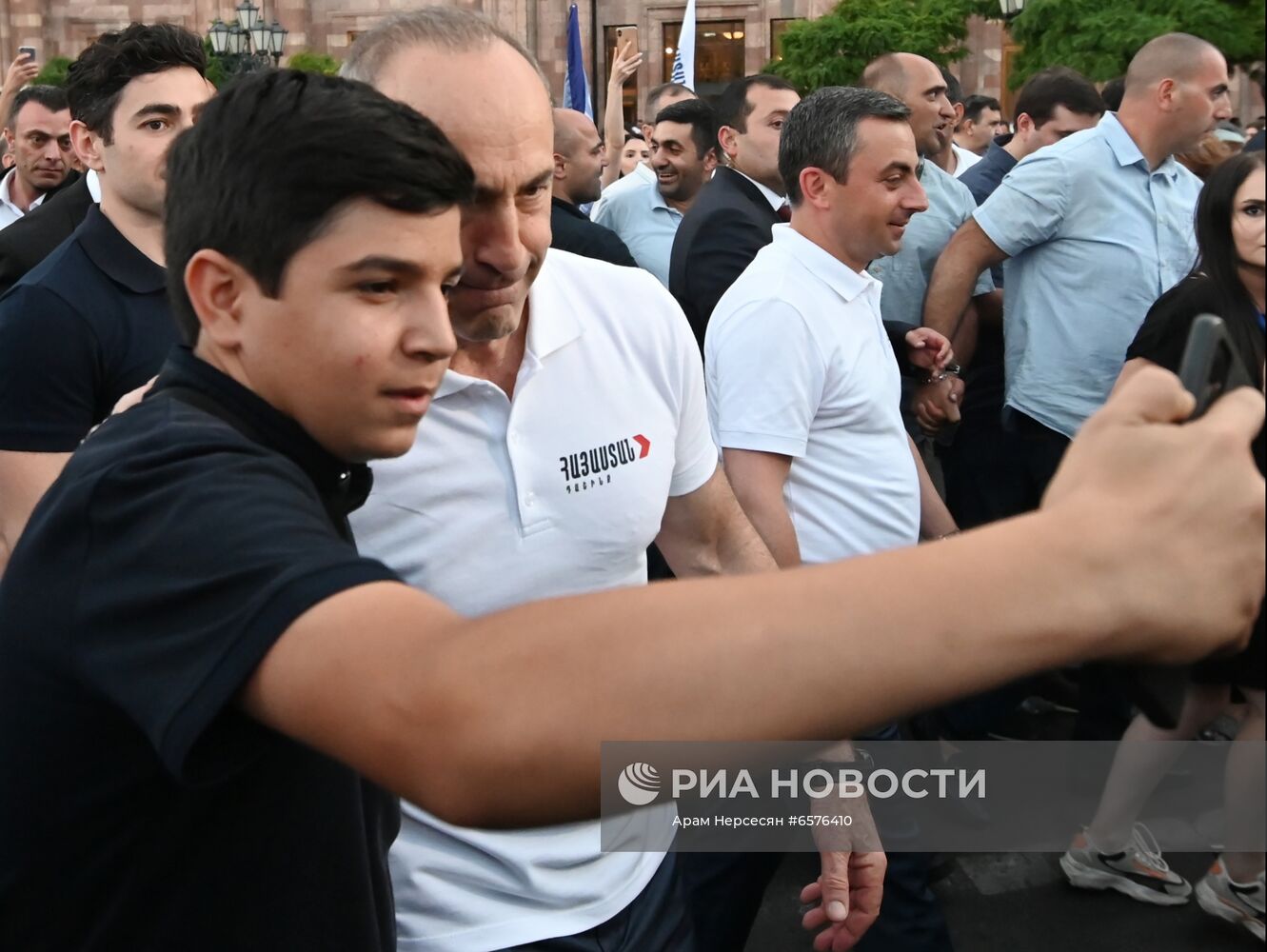 Предвыборный митинг сторонников Р. Кочаряна в Ереване