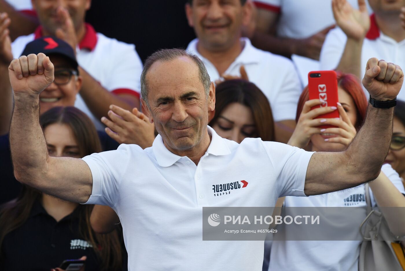 Предвыборный митинг сторонников Р. Кочаряна в Ереване