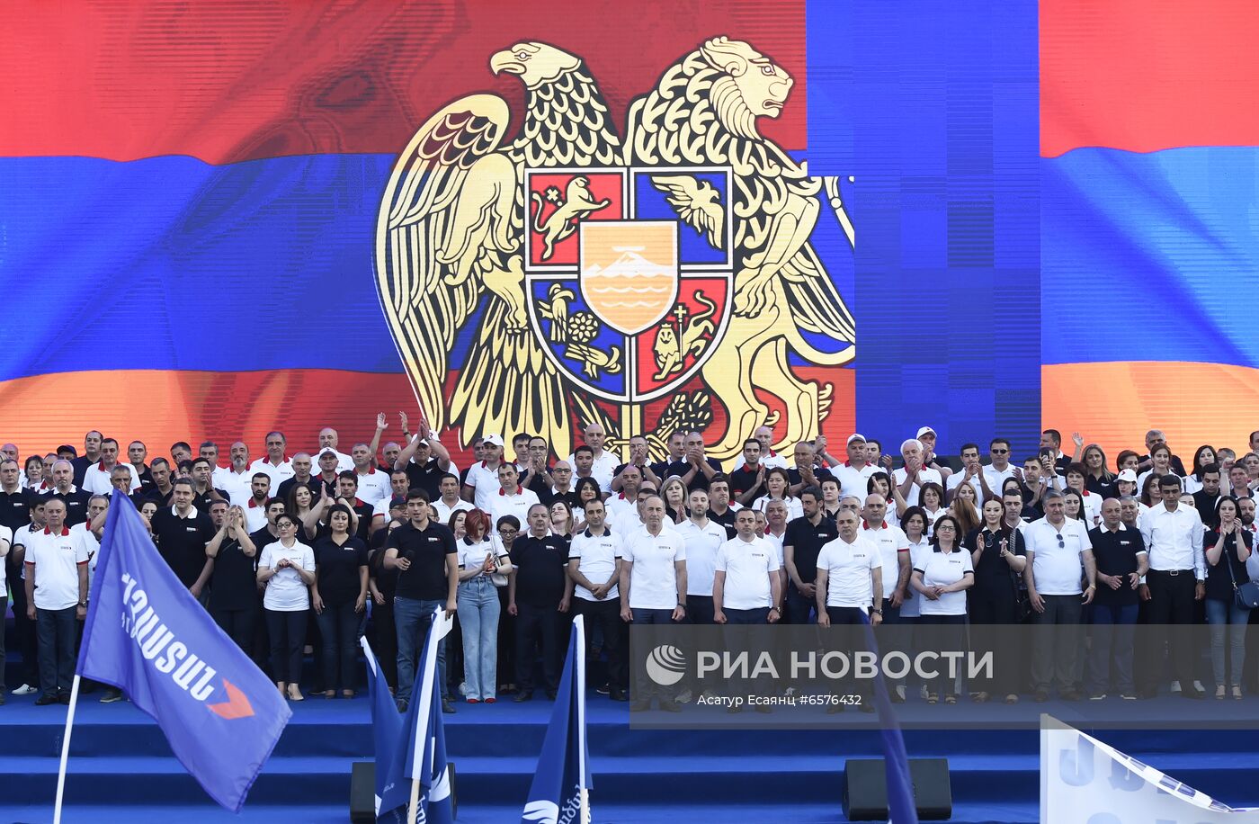 Предвыборный митинг сторонников Р. Кочаряна в Ереване
