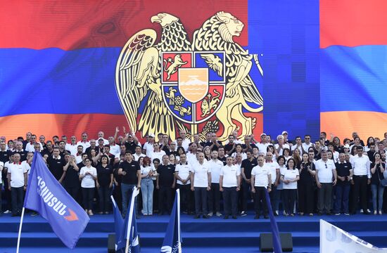 Предвыборный митинг сторонников Р. Кочаряна в Ереване