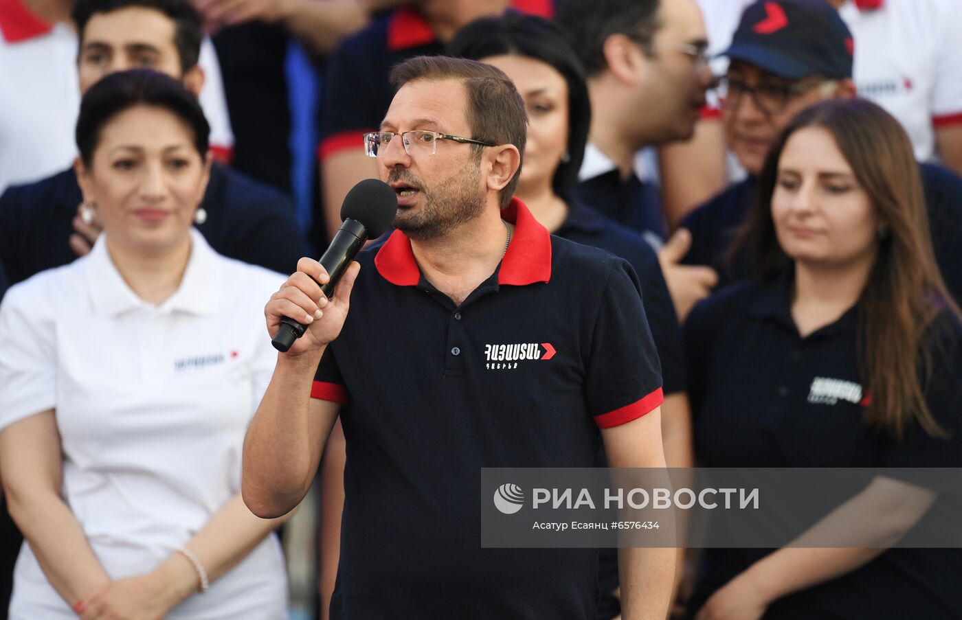 Предвыборный митинг сторонников Р. Кочаряна в Ереване