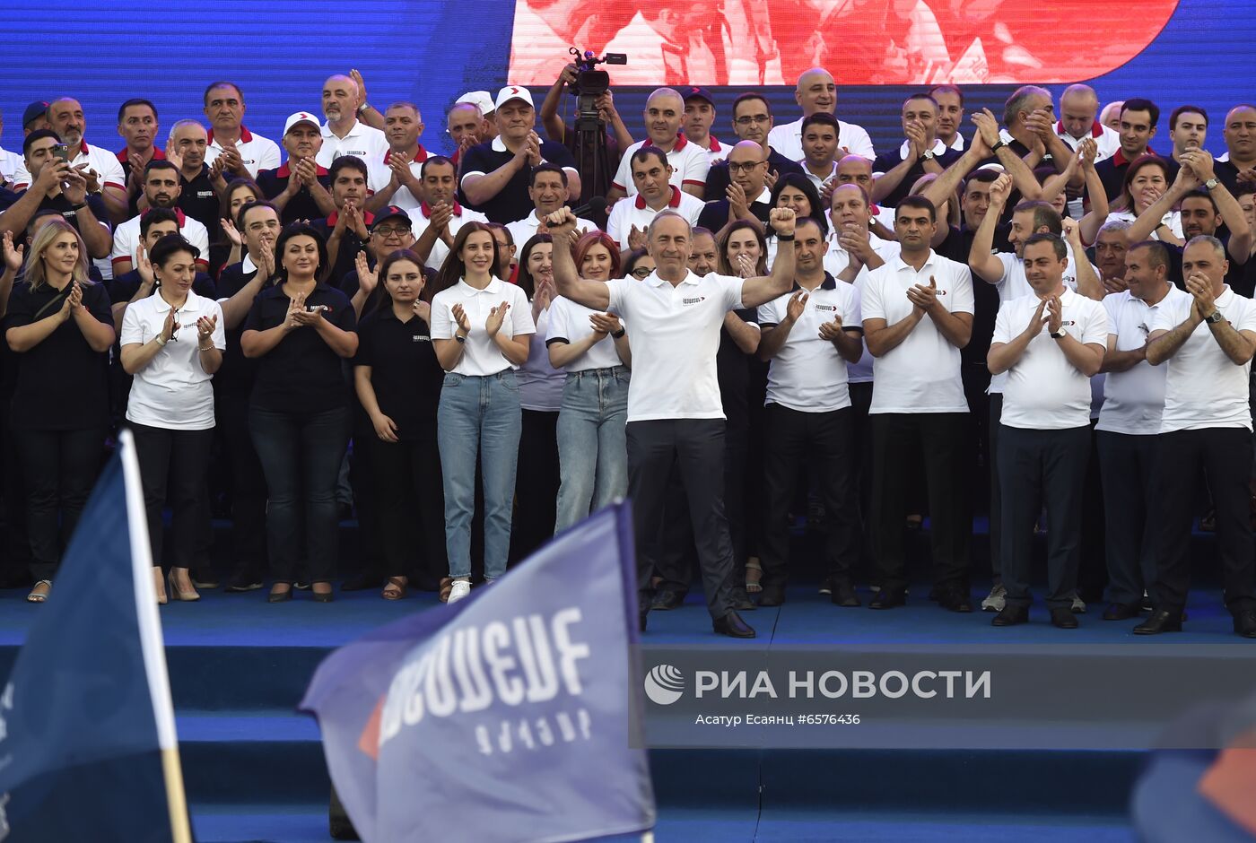 Предвыборный митинг сторонников Р. Кочаряна в Ереване