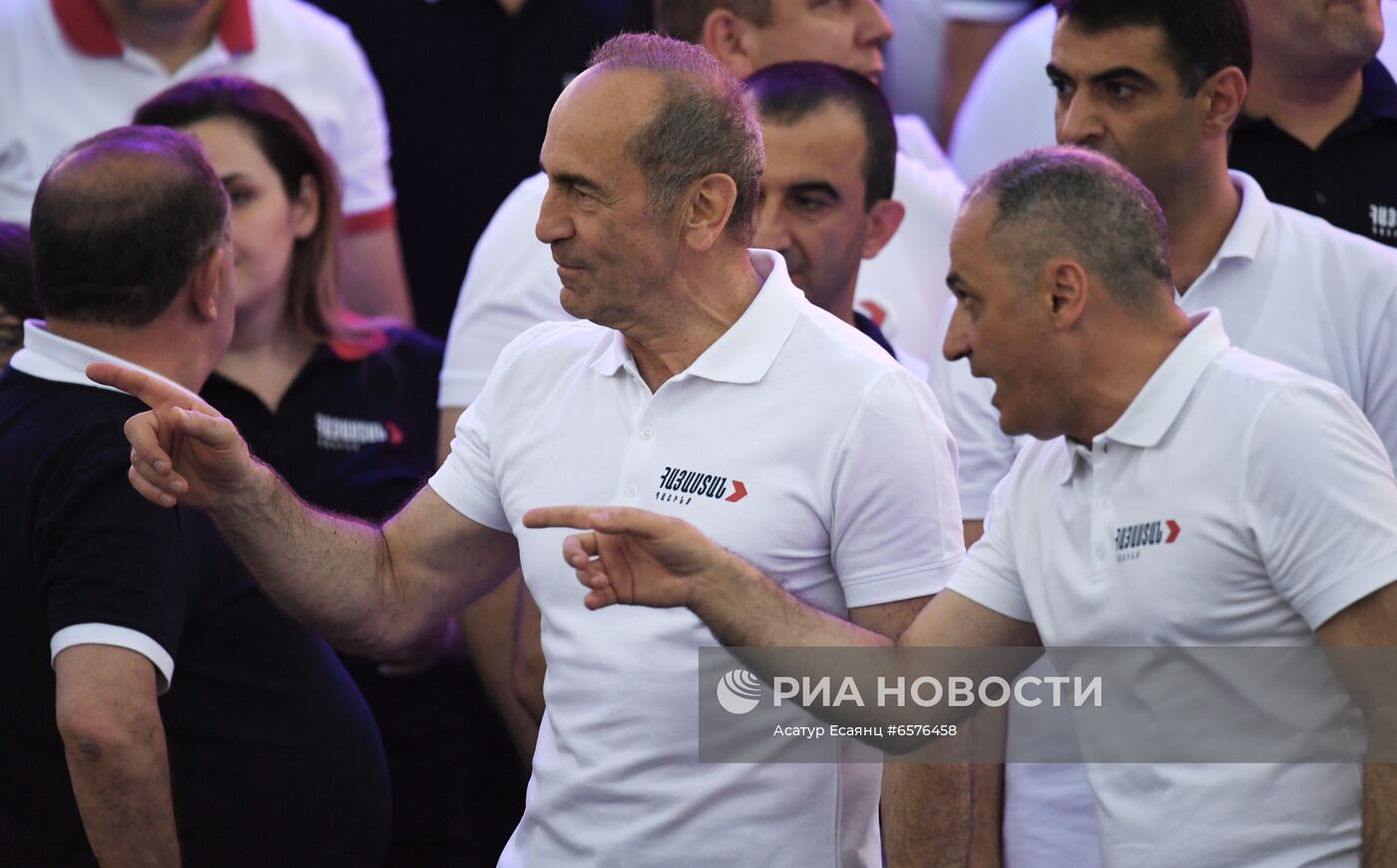 Предвыборный митинг сторонников Р. Кочаряна в Ереване