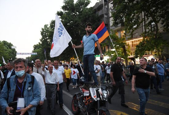 Предвыборный митинг сторонников Р. Кочаряна в Ереване