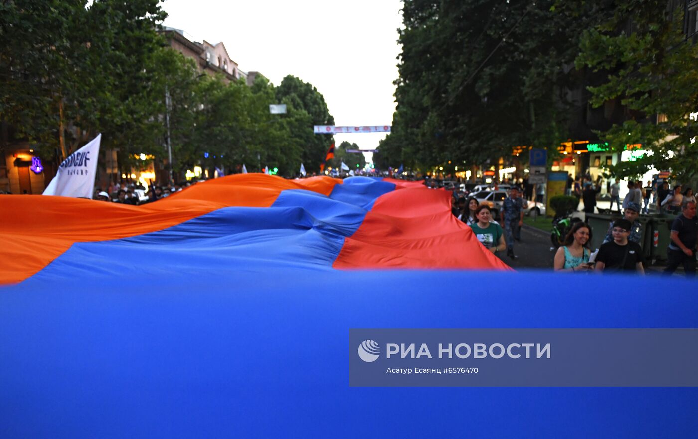 Предвыборный митинг сторонников Р. Кочаряна в Ереване