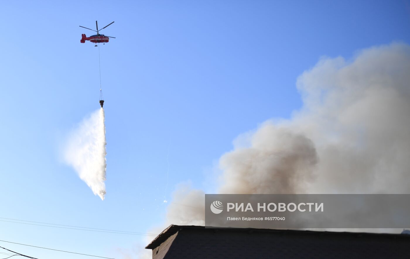 Склад пиротехники горит в Москве