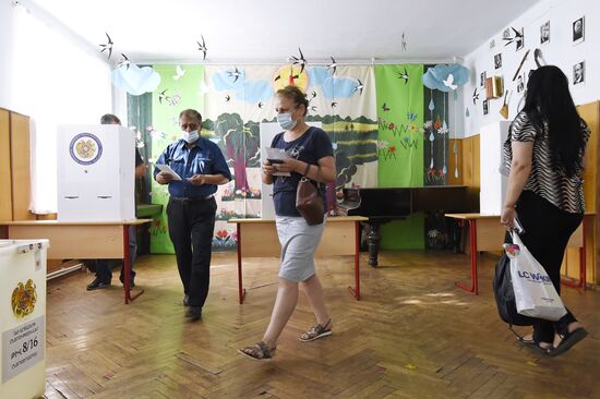 Досрочные парламентские выборы в Армении