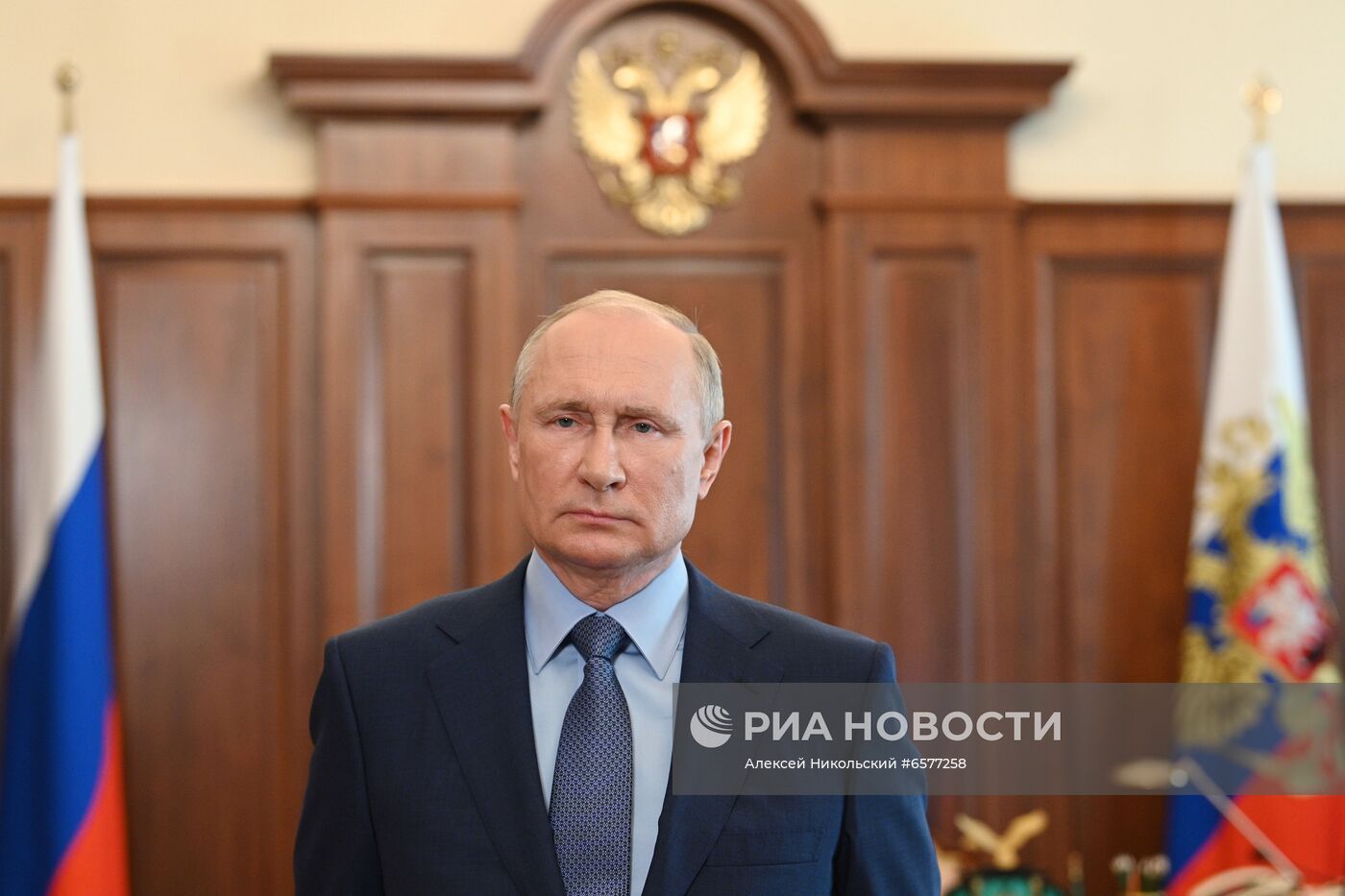 Президент РФ В. Путин поздравил медиков с профессиональным праздником
