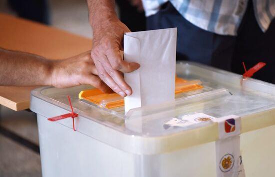 Досрочные парламентские выборы в Армении