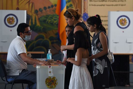 Досрочные парламентские выборы в Армении