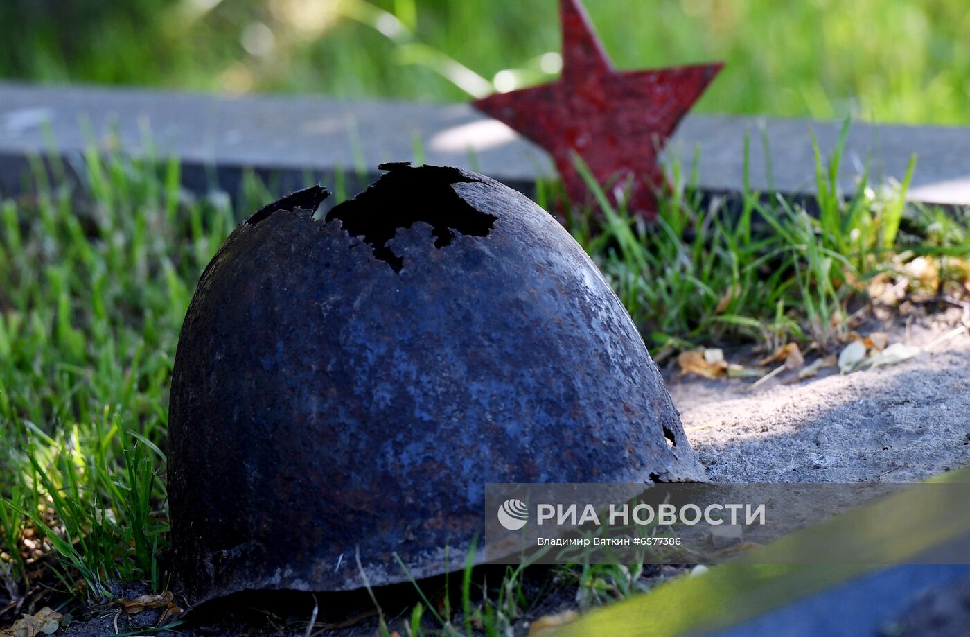 Церемония перезахоронения красноармейцев, погибших в битве в Подмосковье