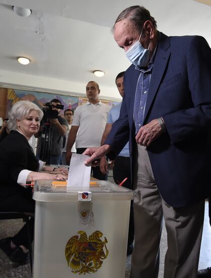 Досрочные парламентские выборы в Армении